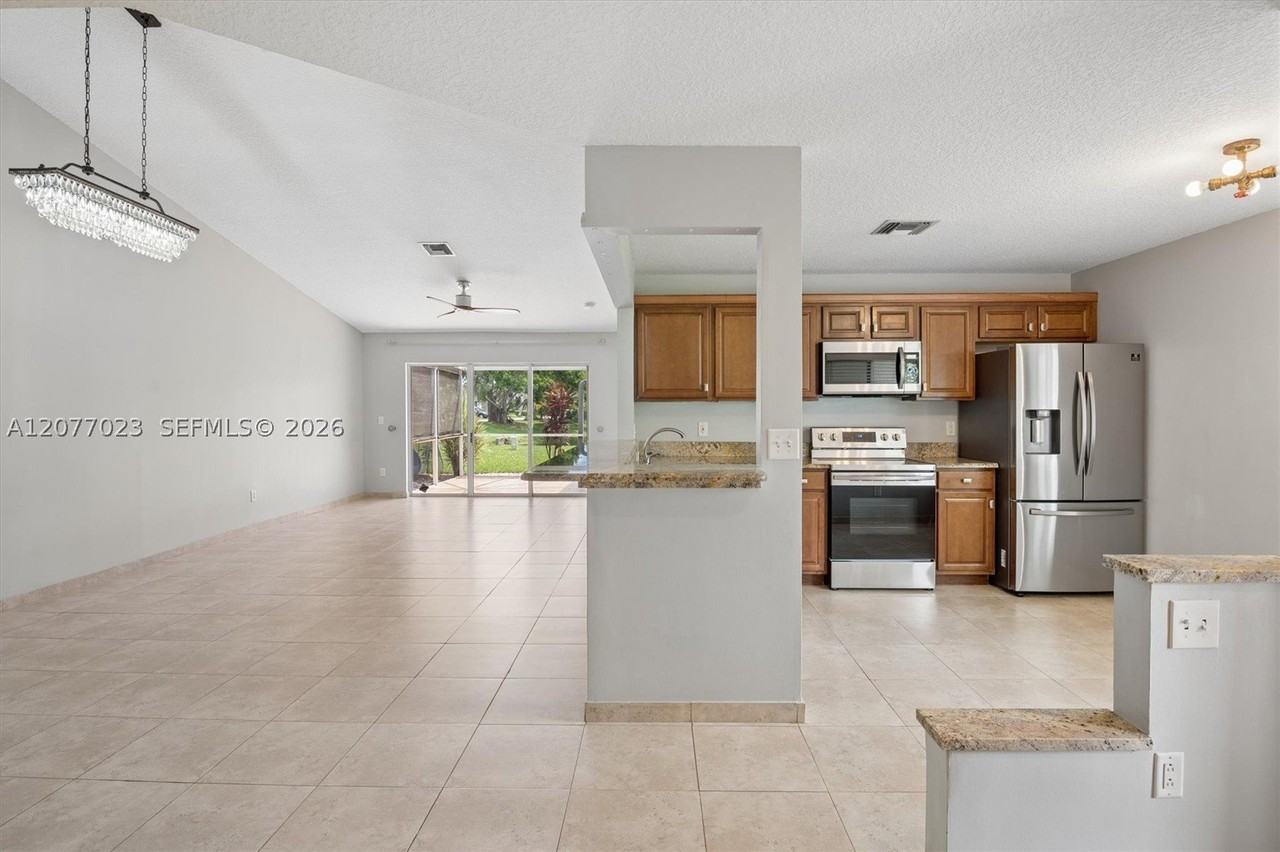 5200 W Lakes Dr - Photo 5 of 26