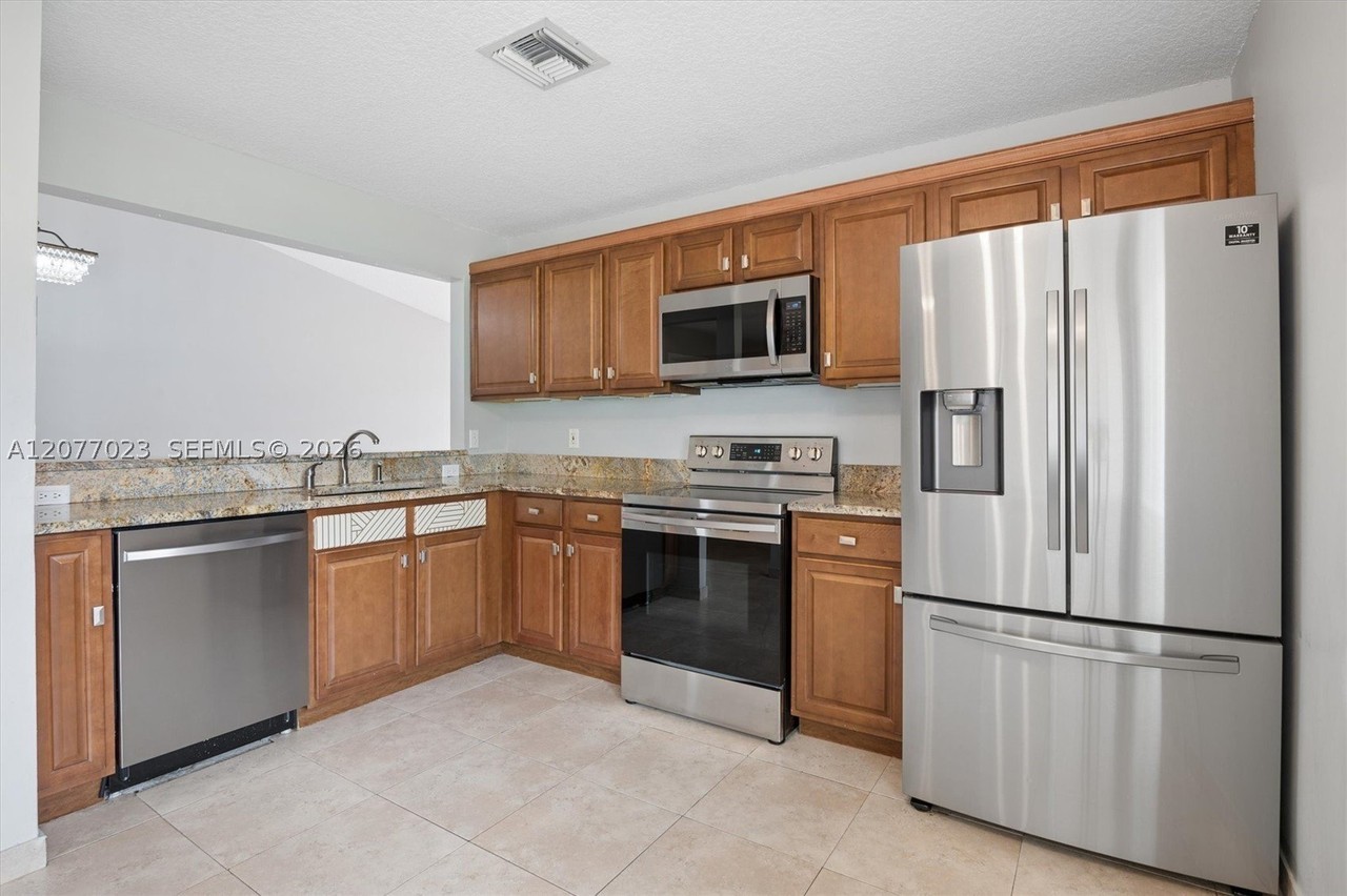 5200 W Lakes Dr - Photo 4 of 26