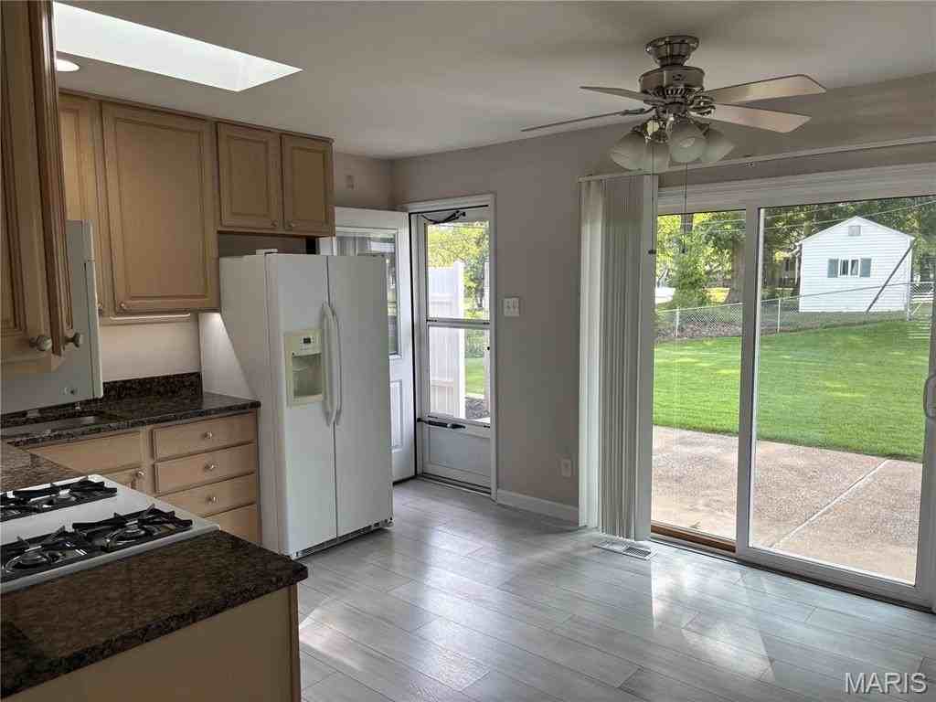 1266 Valiant Dr - Photo 4 of 15