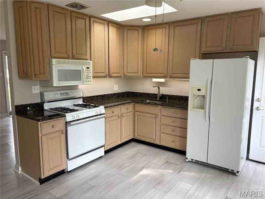 1266 Valiant Dr - Photo 5 of 15