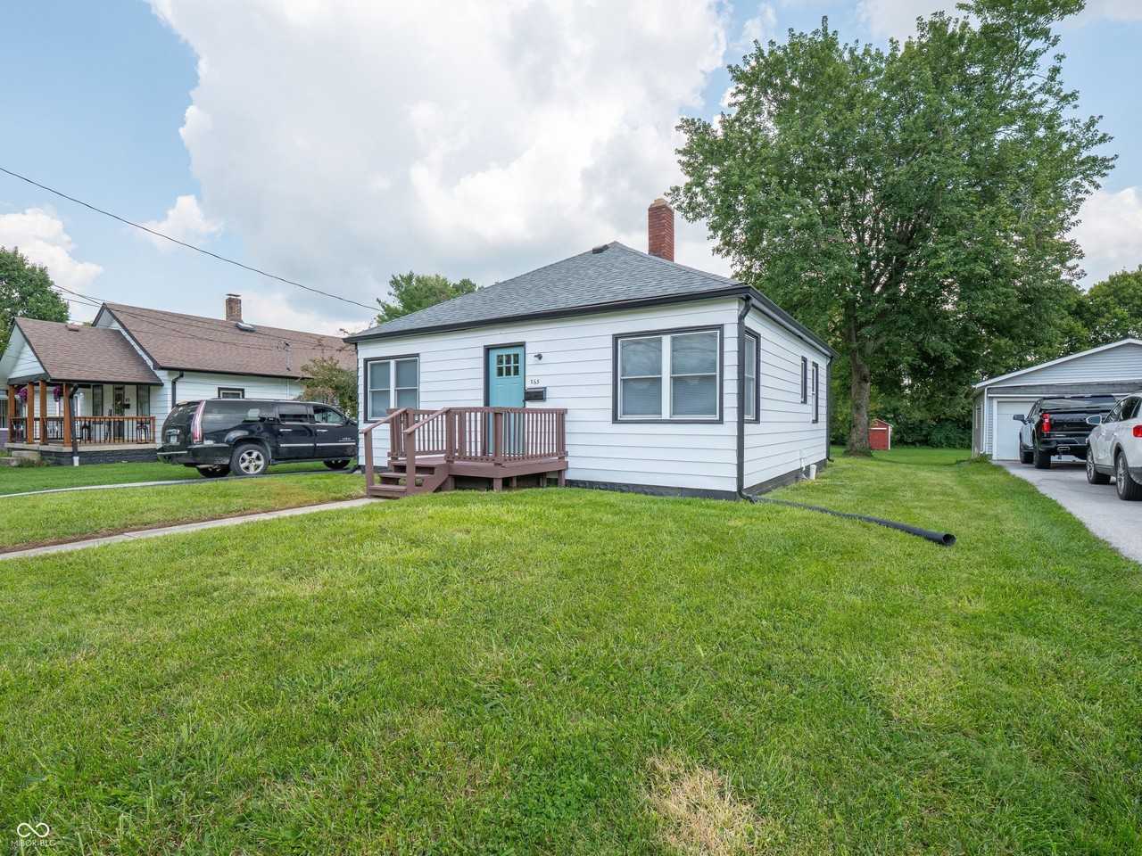865 Graham St - Photo 3 of 44