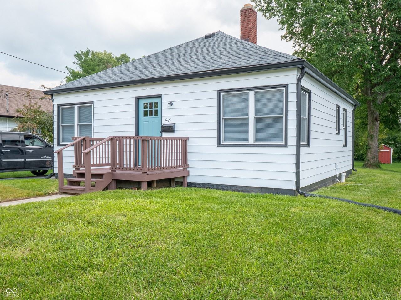 865 Graham St - Photo 4 of 44