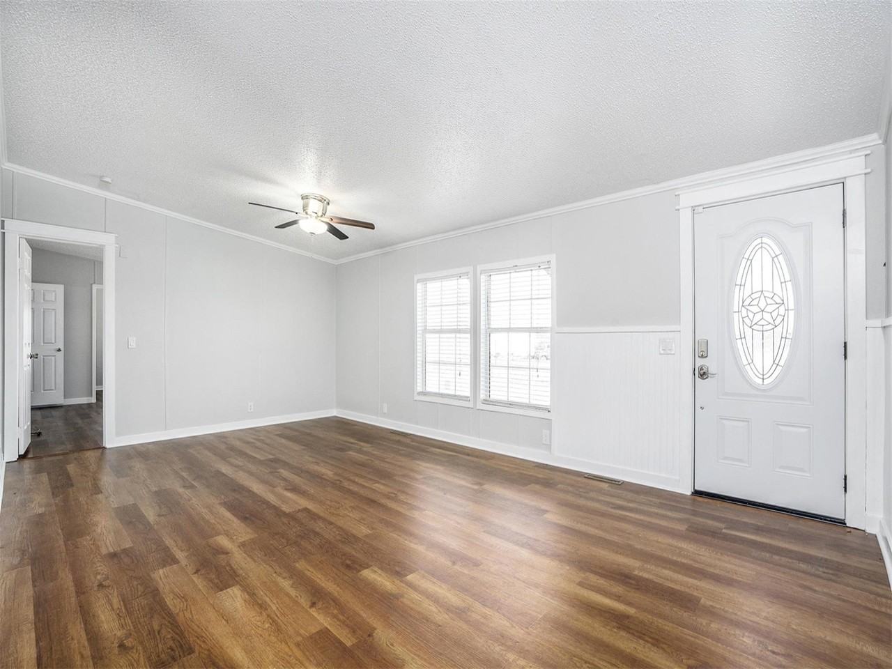 9558 Diamond Ave - Photo 6 of 17