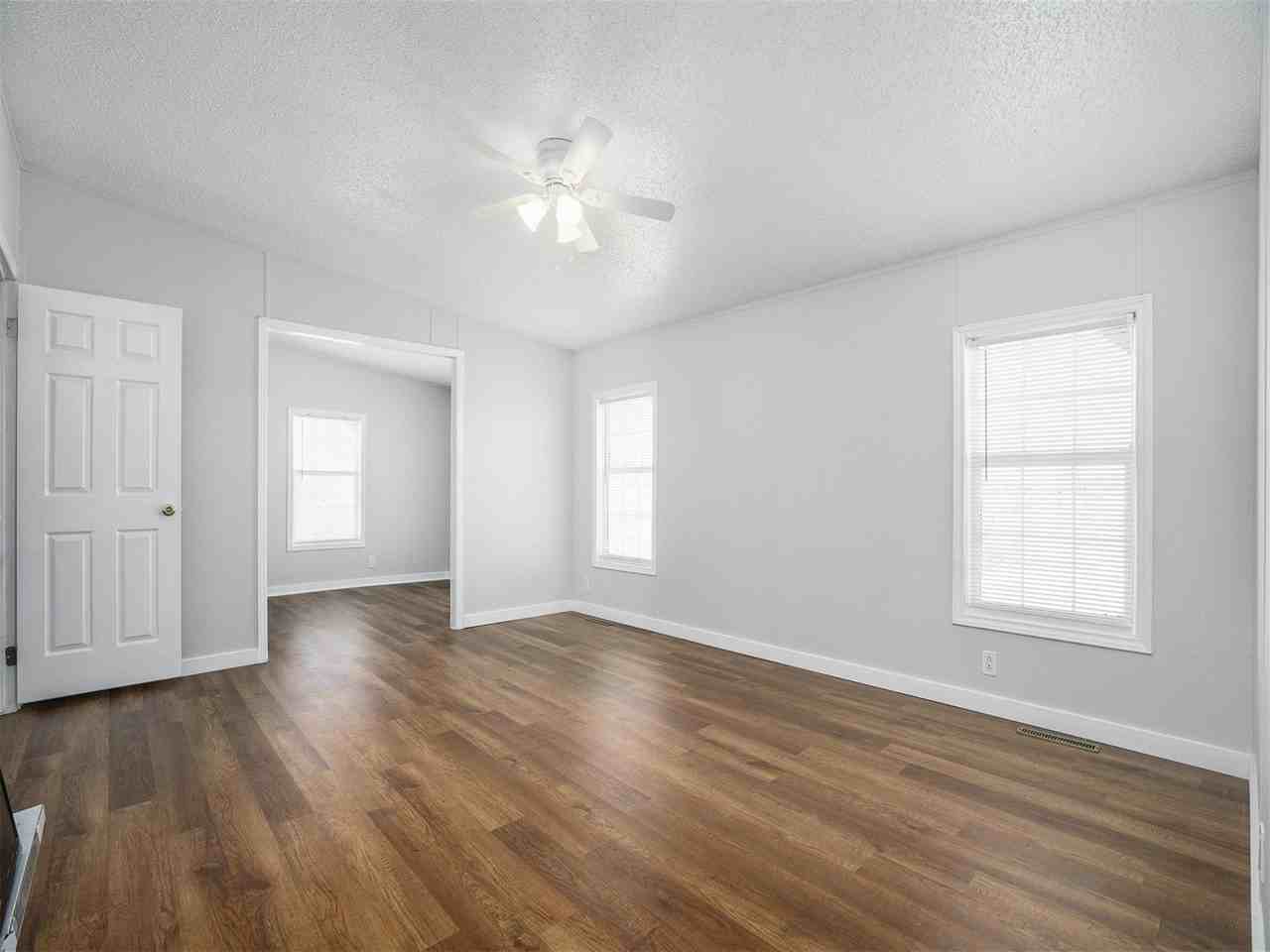9558 Diamond Ave - Photo 7 of 17