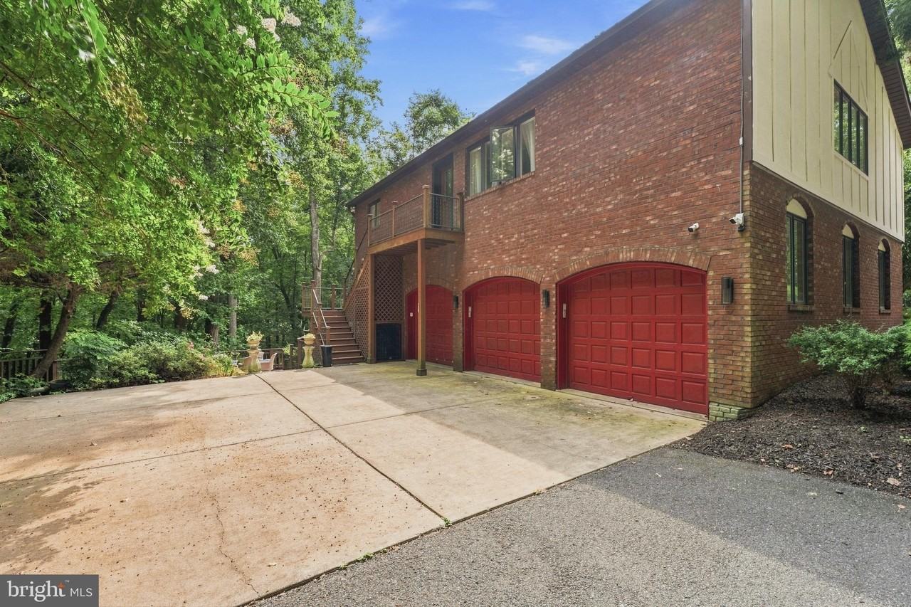 25 Highfield Ct - Photo 2 of 20