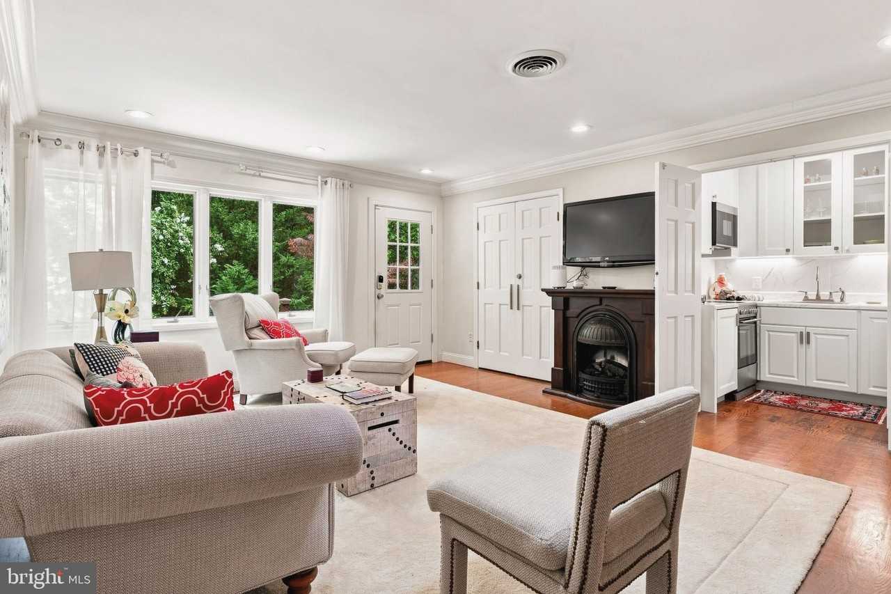 25 Highfield Ct - Photo 3 of 20