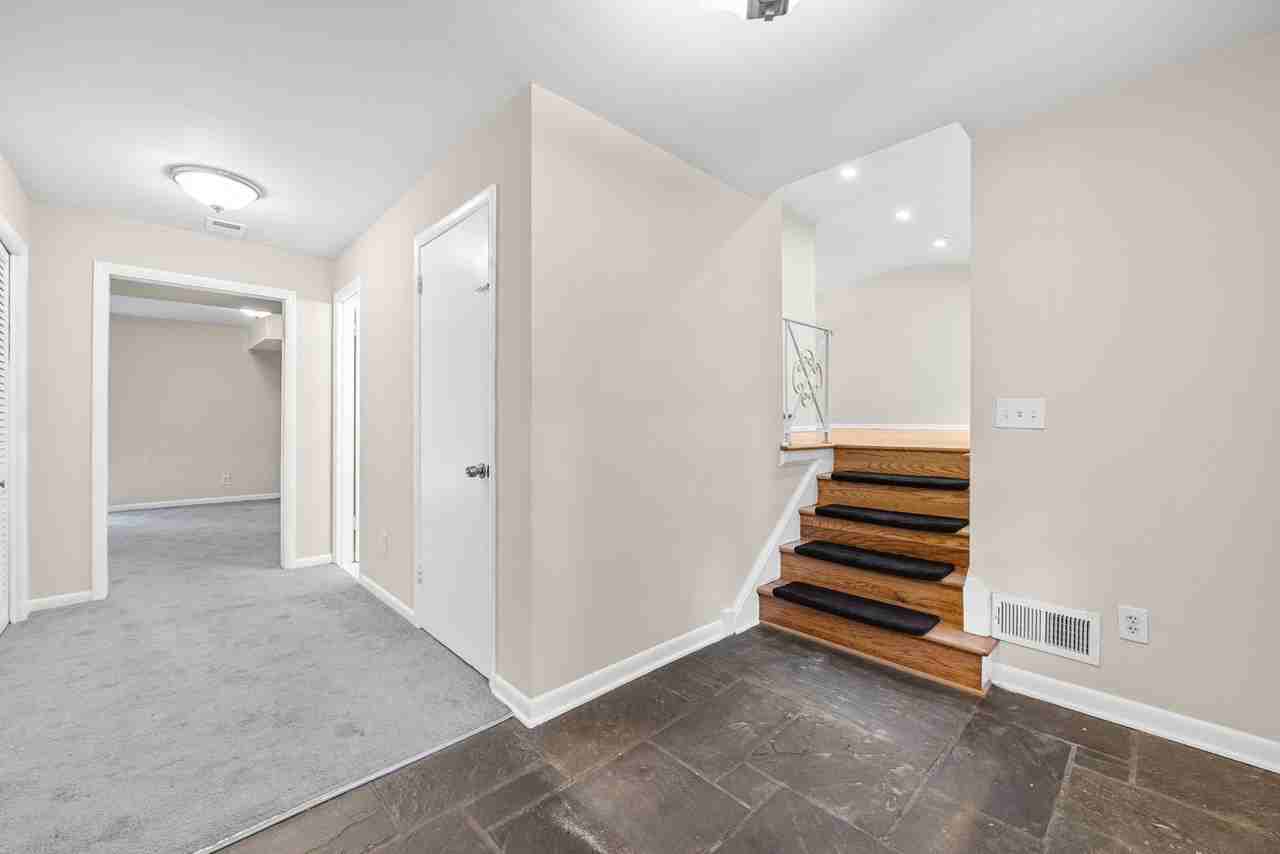 9813 Inglemere Dr - Photo 2 of 14