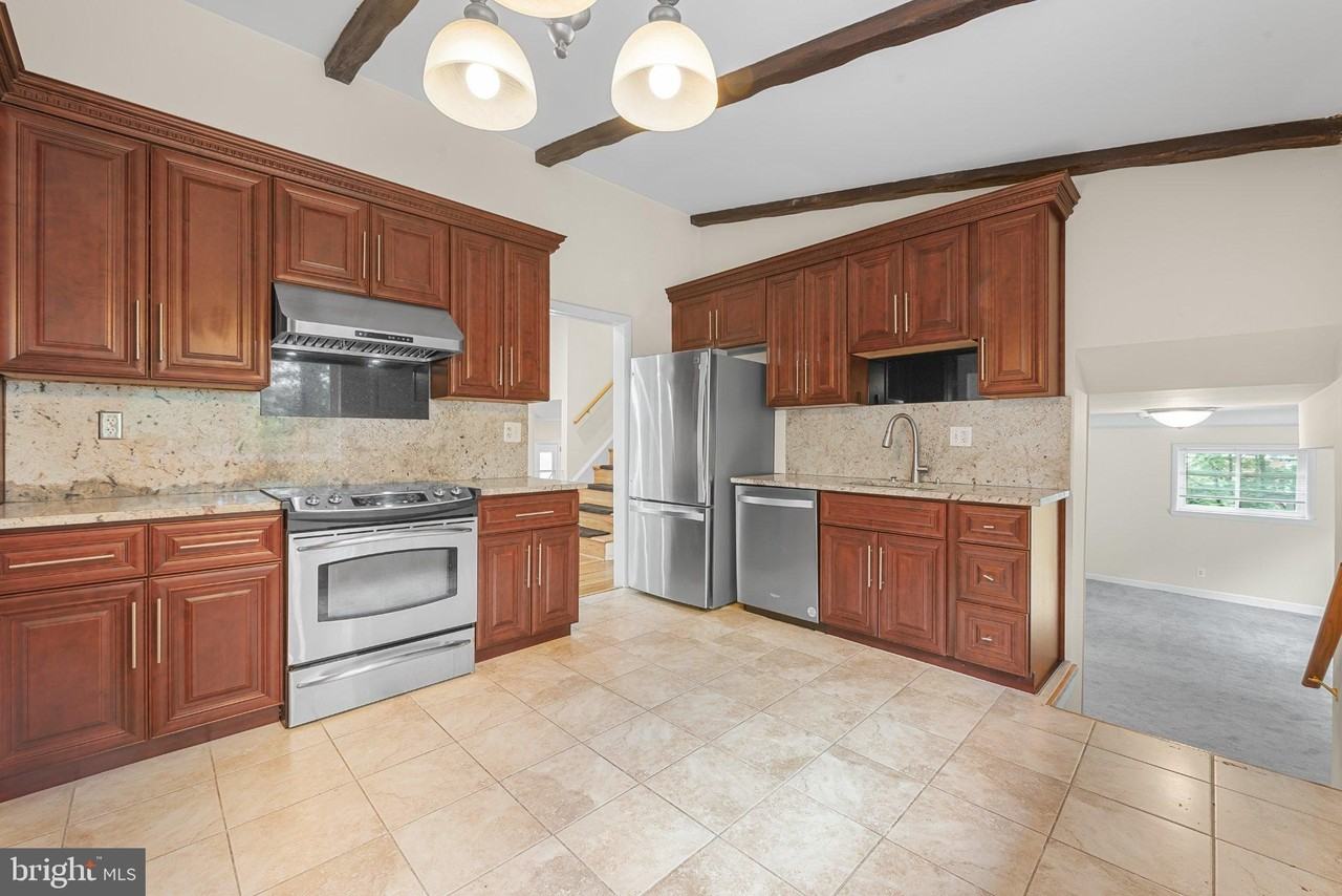 9813 Inglemere Dr - Photo 6 of 14