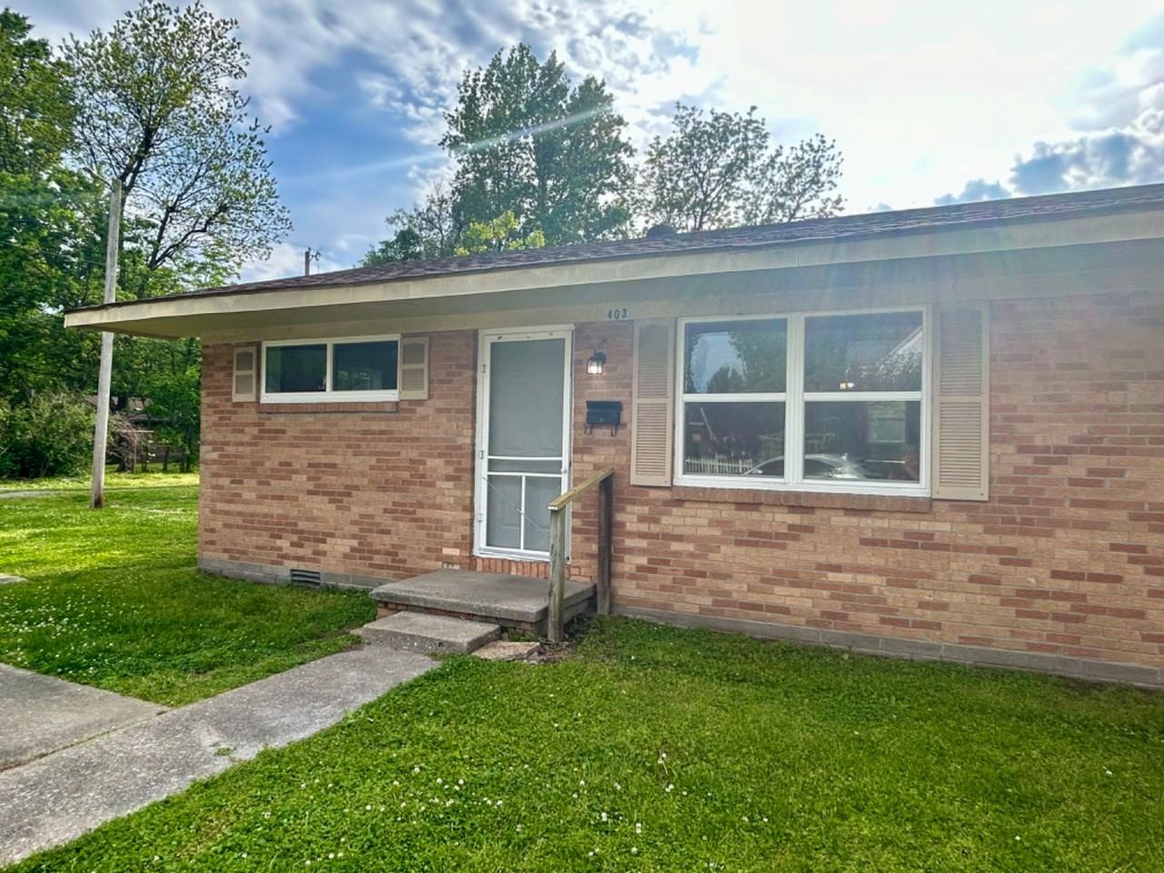 403 S Scott St - Photo 3 of 11