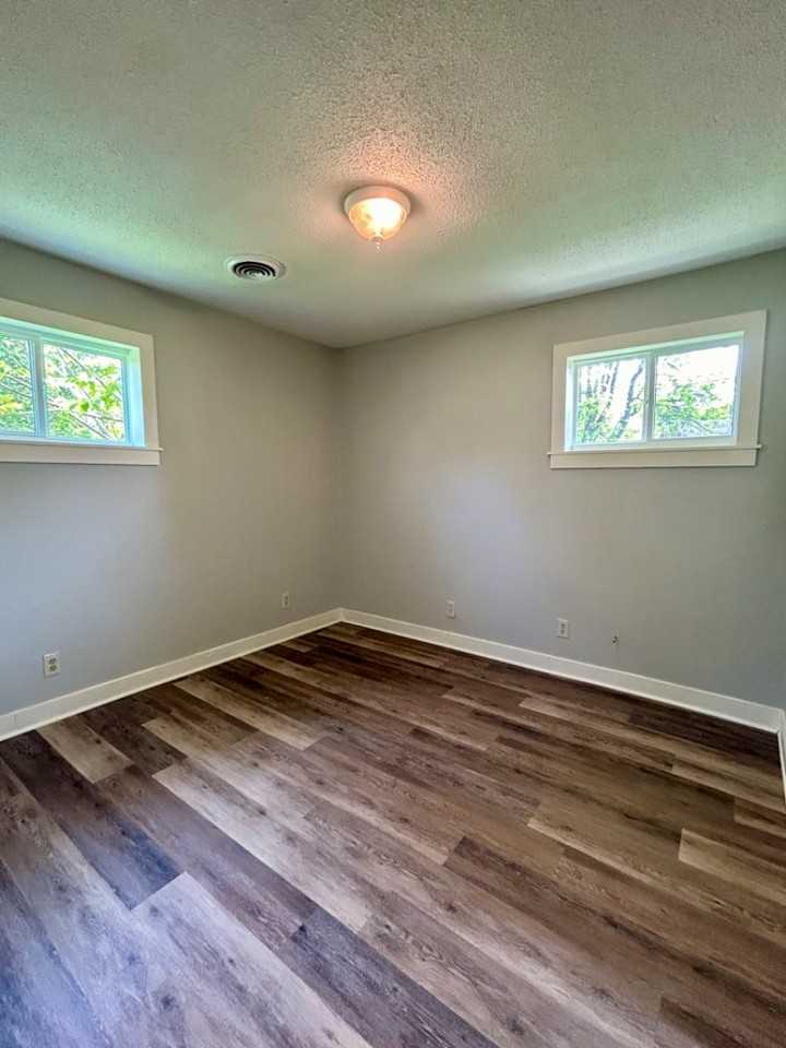403 S Scott St - Photo 6 of 11