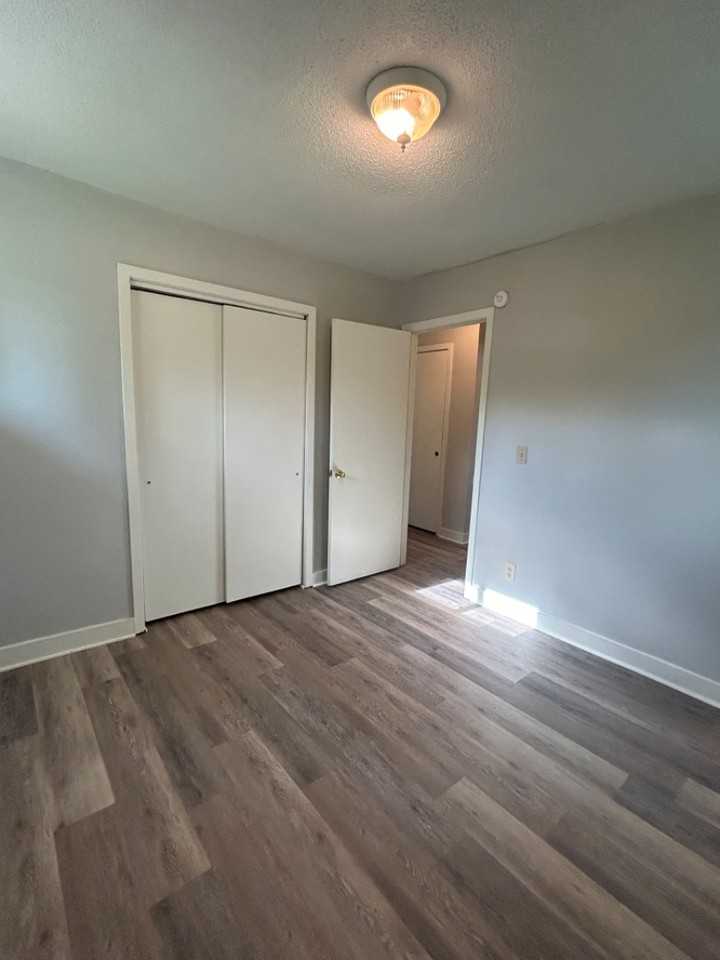 403 S Scott St - Photo 7 of 11