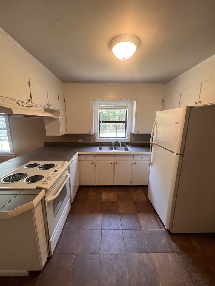 2224 Redtop Ave #10 - Photo 2 of 17