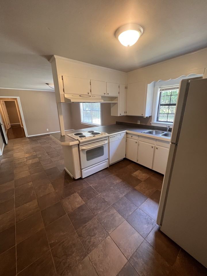 2224 Redtop Ave #10 - Photo 3 of 17