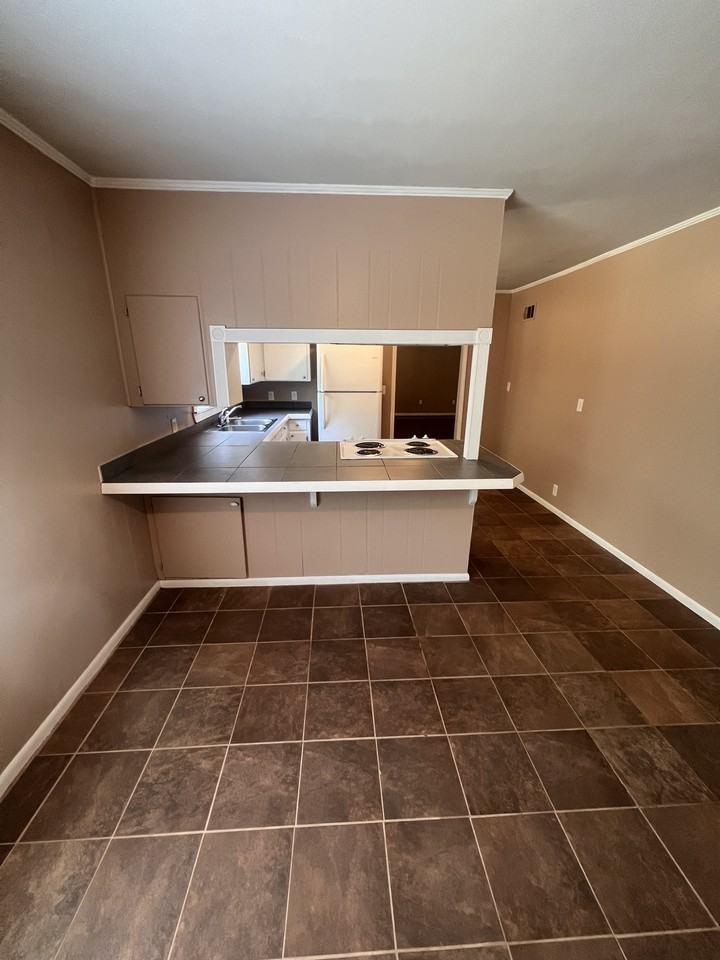 2224 Redtop Ave #10 - Photo 4 of 17