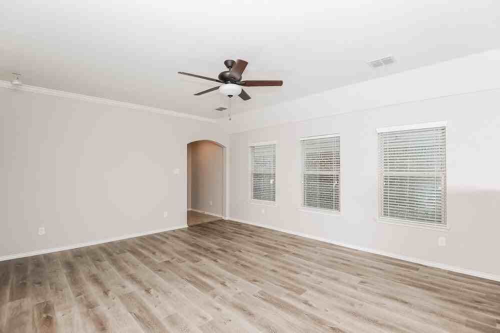 505 Pawnee St - Photo 3 of 16