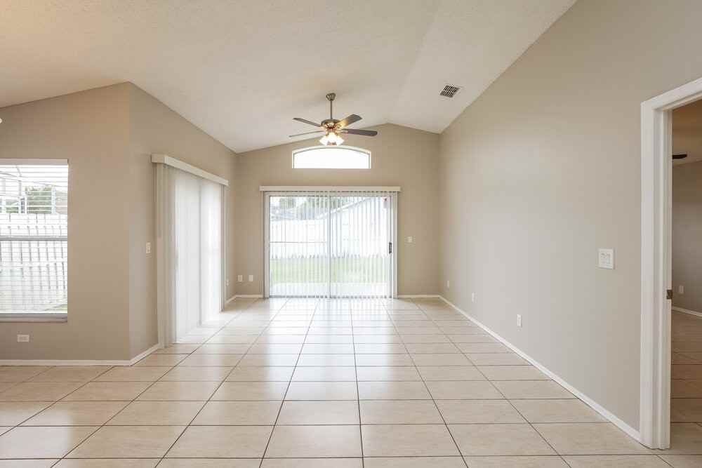 13318 Greenpointe Dr - Photo 3 of 16