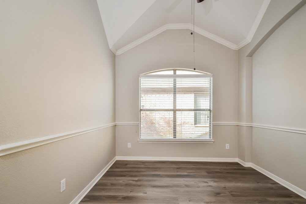 1409 Mockingbird Dr - Photo 5 of 17
