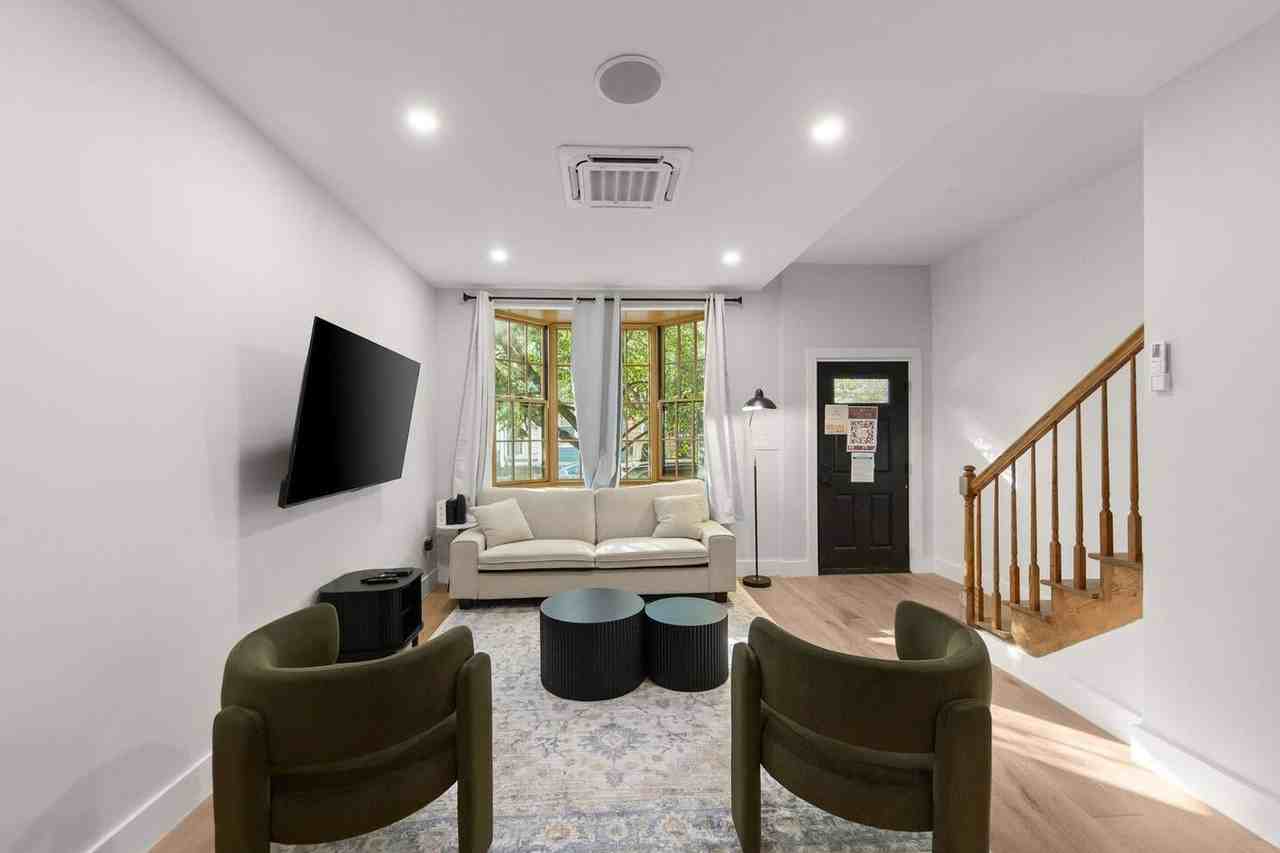 10 Hausman St #1604402P - Photo 2 of 25