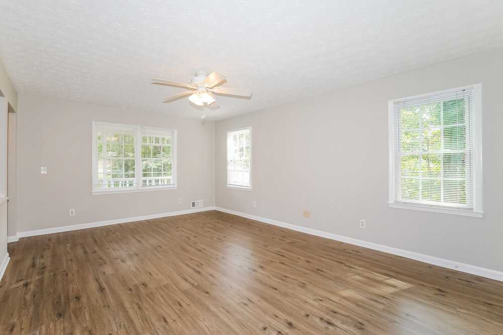 2619 Majestic Cir - Photo 4 of 17