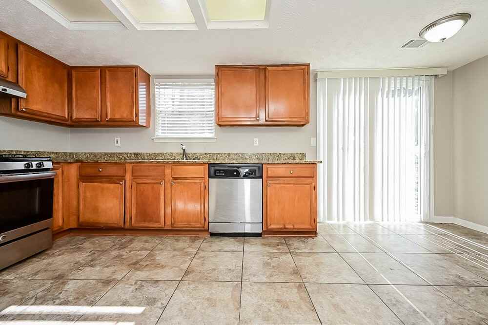245 Marcliff Ct - Photo 7 of 17
