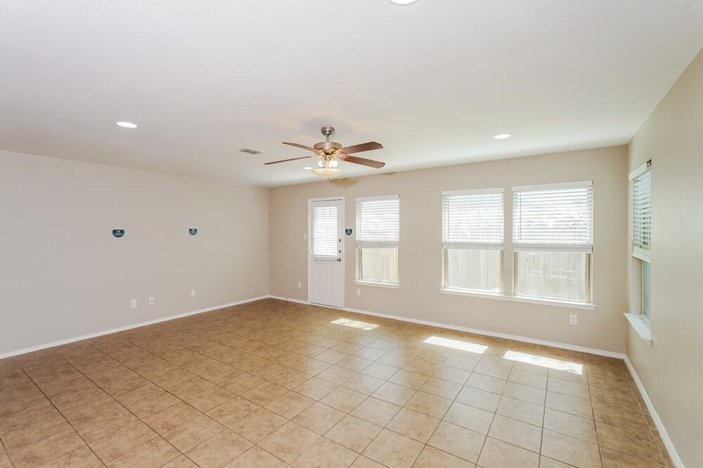 5509 Northfield Dr - Photo 3 of 16