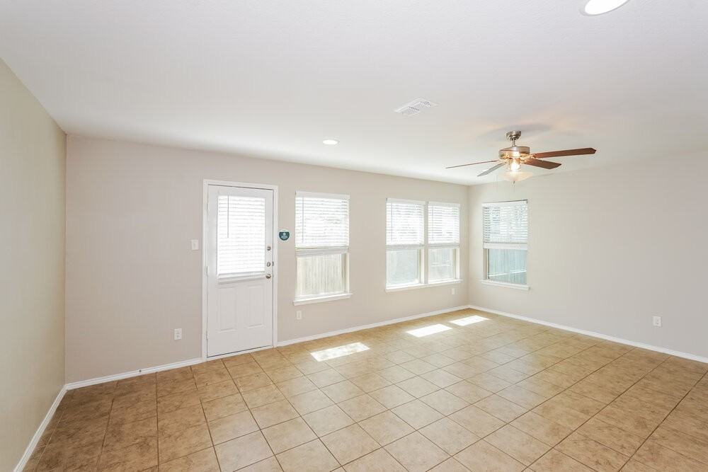 5509 Northfield Dr - Photo 4 of 16