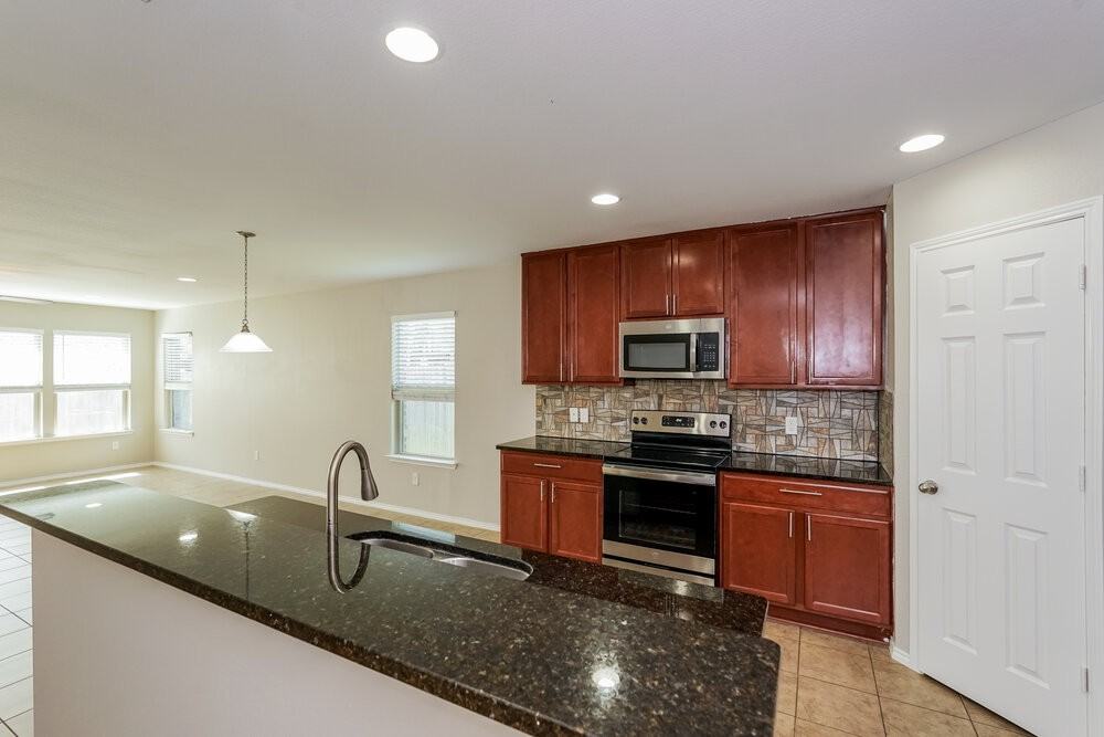 5509 Northfield Dr - Photo 7 of 16