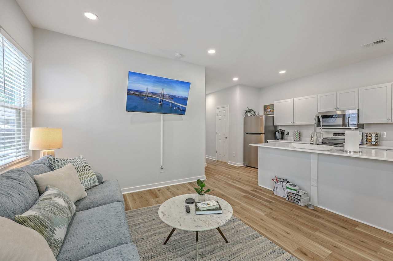 5754 Pilgrim Ave #1604338P - Photo 3 of 44