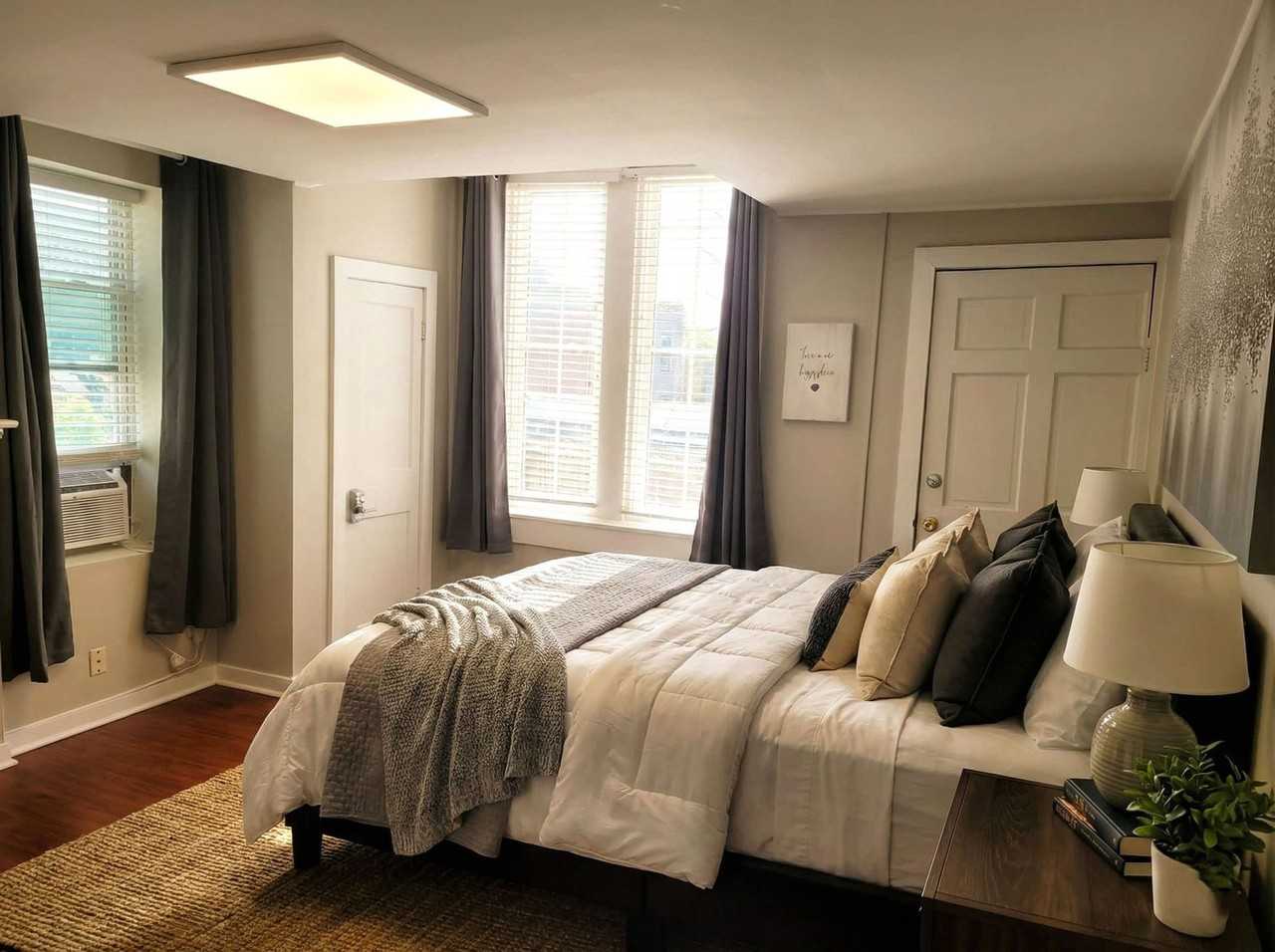 710 N Franklin St #1604339P - Photo 3 of 9