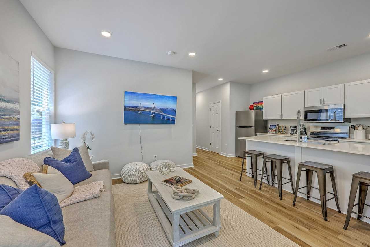 5752 Pilgrim Ave #1611032P - Photo 3 of 38