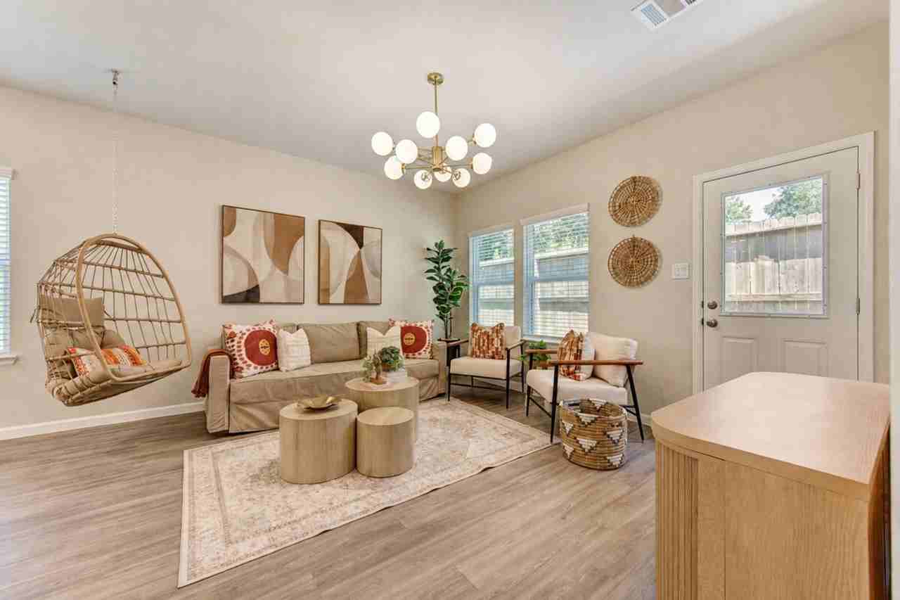16607 Aurora St #1607405P - Photo 4 of 50