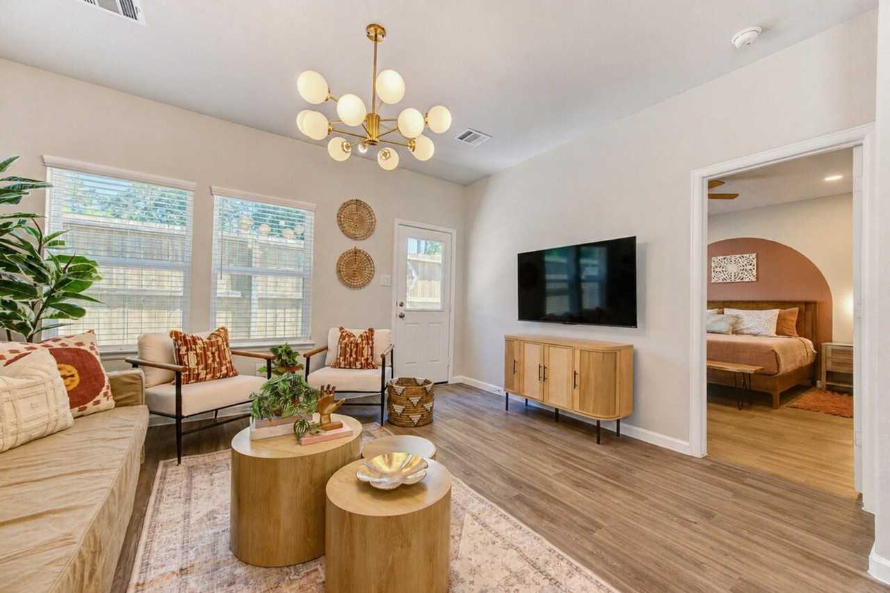 16607 Aurora St #1607405P - Photo 6 of 50