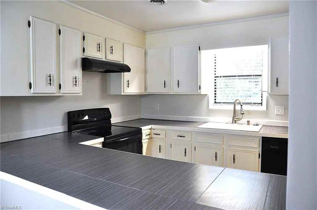 1504 Aspen Way - Photo 5 of 28