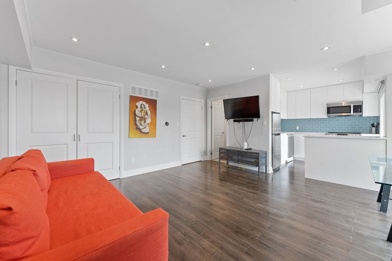 2504 Lake Shore Boulevard West #4 - Photo 5 of 31