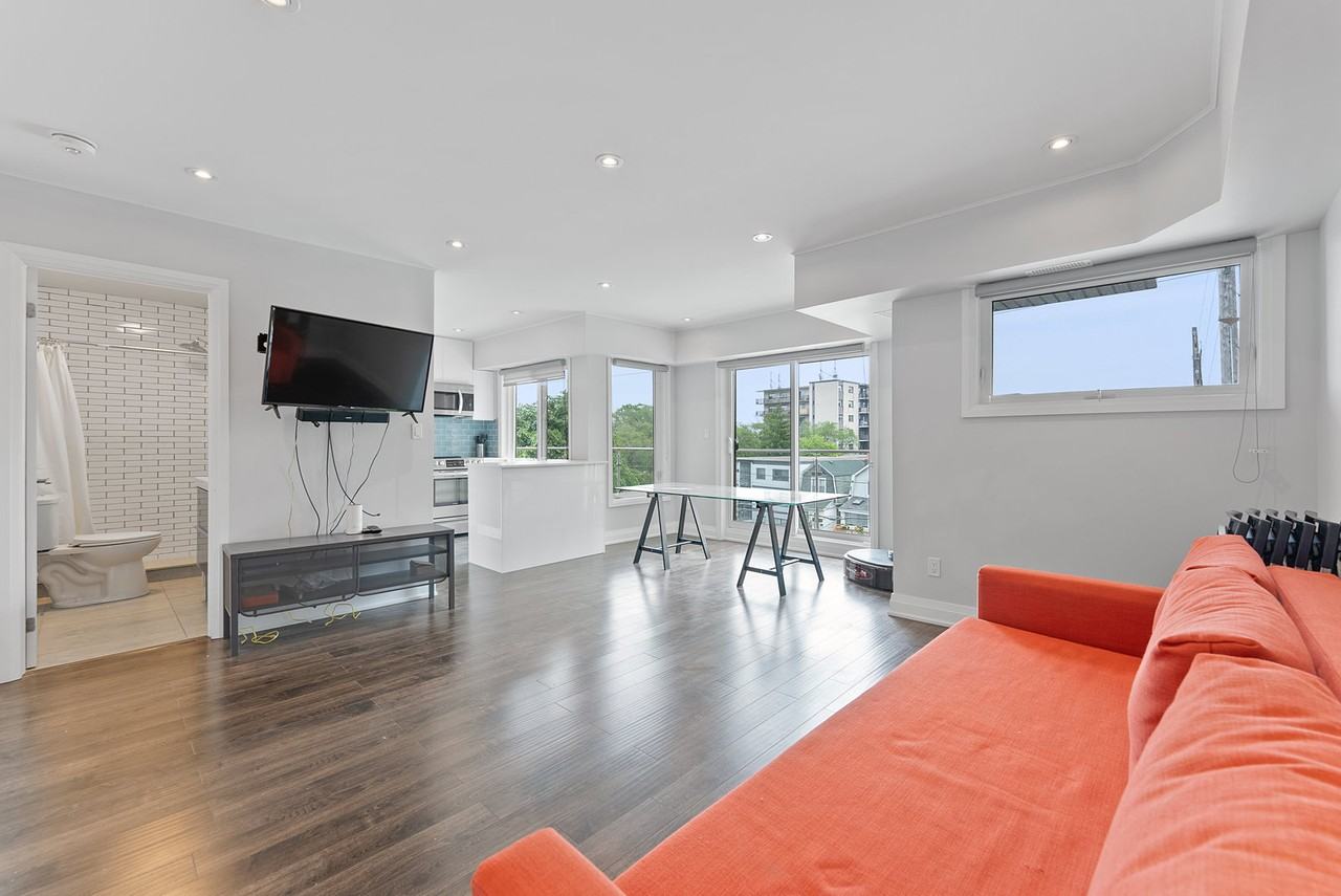 2504 Lake Shore Boulevard West #4 - Photo 4 of 31