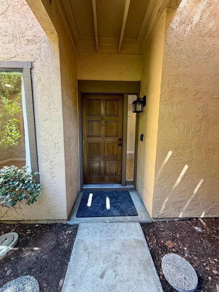 1837 Ashmeade Ct - Photo 3 of 35