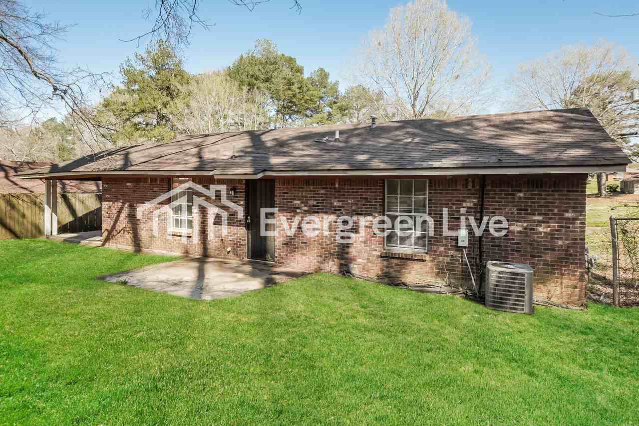 110 Larado Dr - Photo 2 of 15