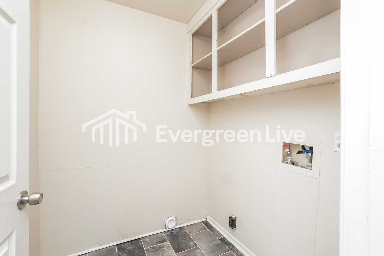 110 Larado Dr - Photo 3 of 15