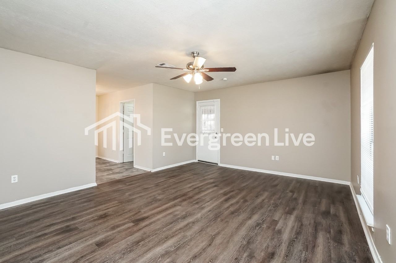 110 Larado Dr - Photo 7 of 15