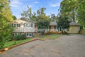 featured image of 2043 Evergreen Dr