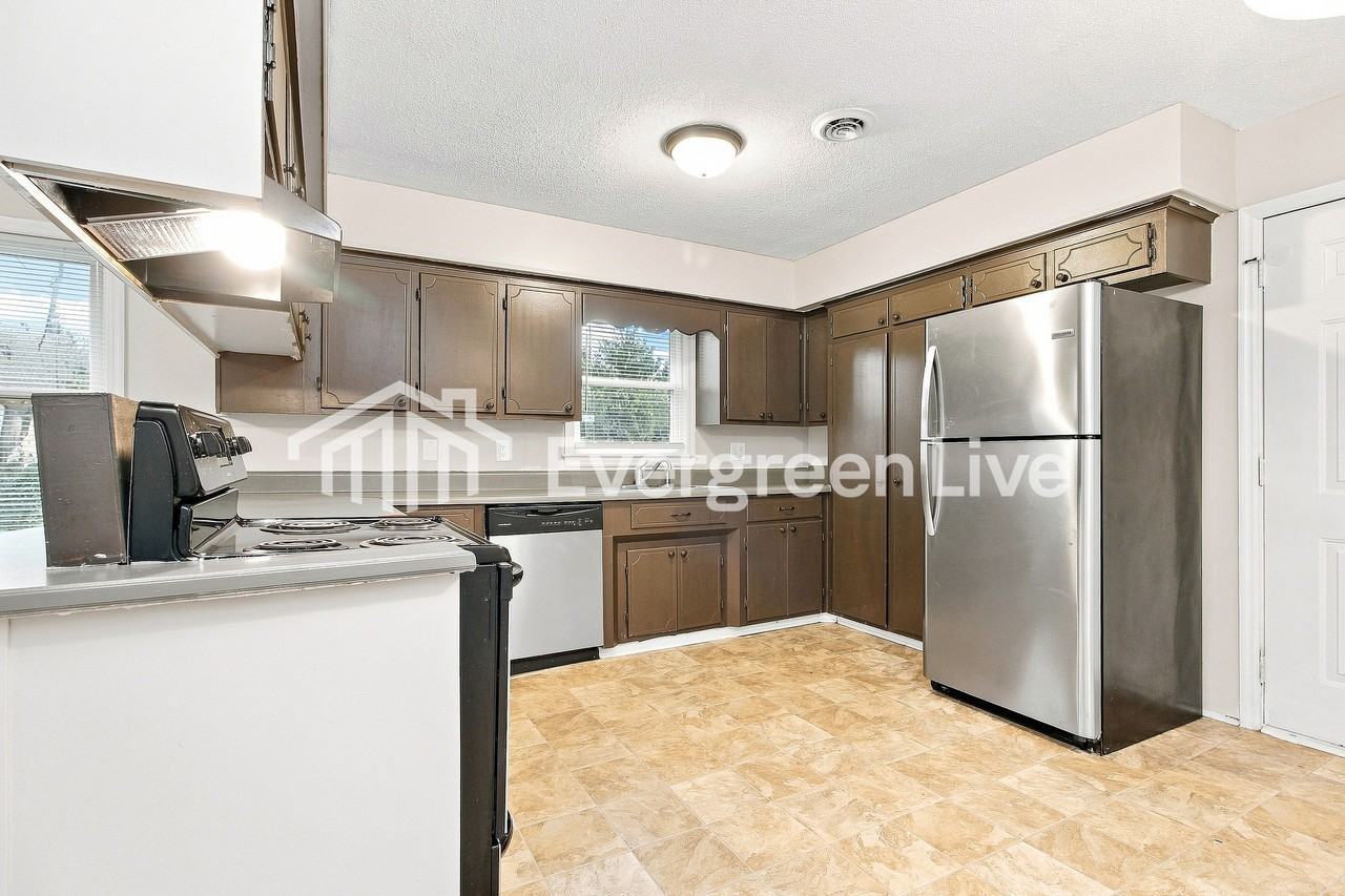 2043 Evergreen Dr - Photo 4 of 15
