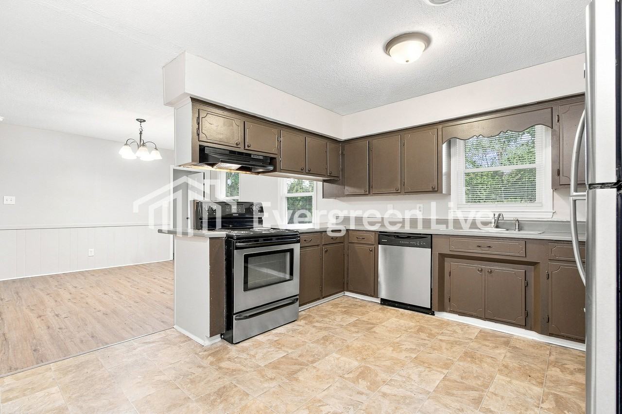 2043 Evergreen Dr - Photo 5 of 15