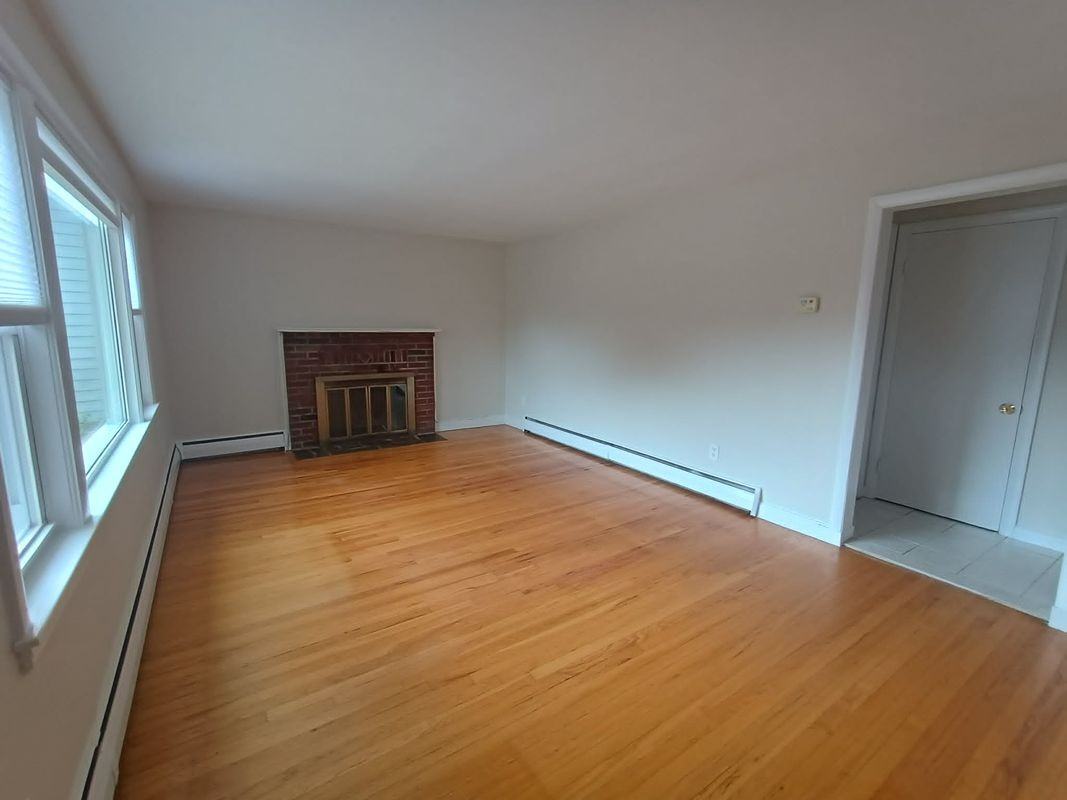 459 Appleton St - Photo 4 of 12