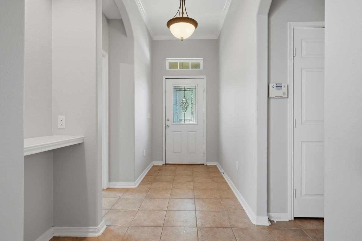 313 San Rafael Dr - Photo 4 of 29