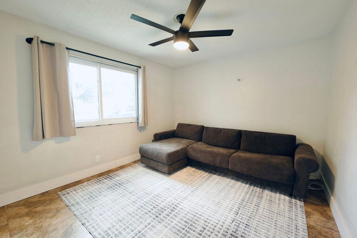 217 Devon St - Photo 6 of 12