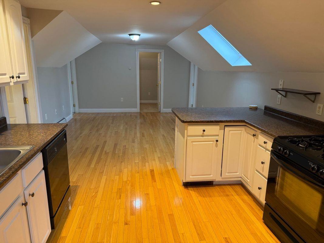 17 1/2 Hough St - Photo 4 of 17