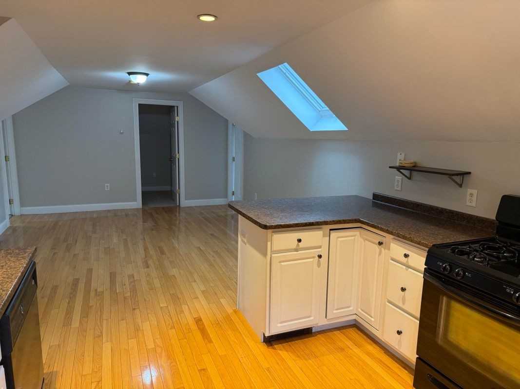 17 1/2 Hough St - Photo 5 of 17