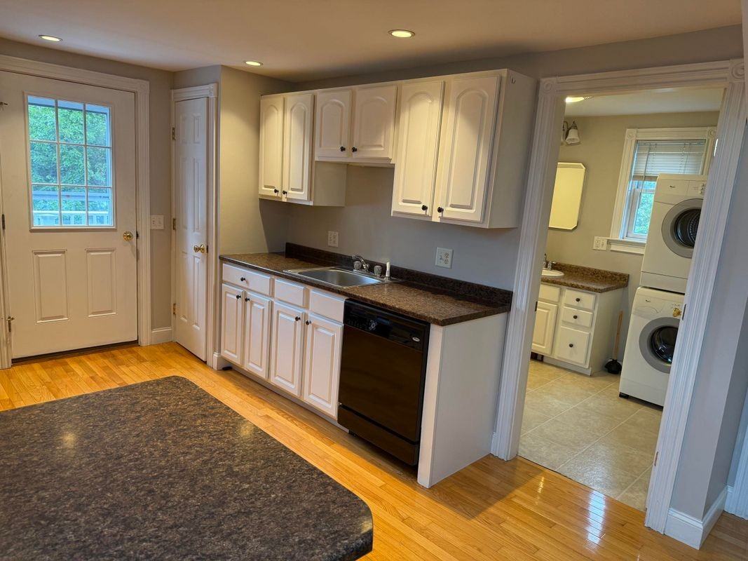 17 1/2 Hough St - Photo 6 of 17