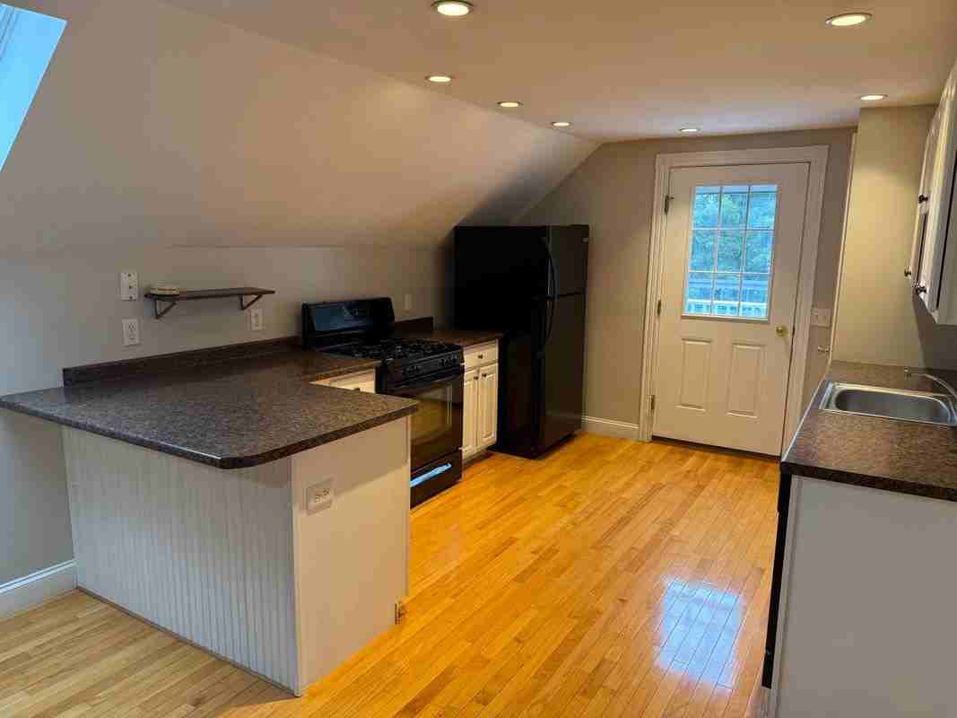 17 1/2 Hough St - Photo 7 of 17