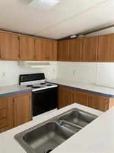 776 8th St - Photo 3 of 6